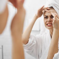 Brufoli da sole: prevenzione e rimedi contro l'acne estiva