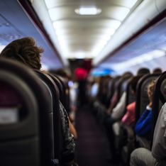 Une ado agressée sexuellement dans un avion, personne ne lui vient en aide
