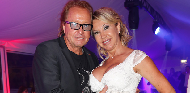 Im Bikini Carmen Geiss präsentiert ihr XXLTattoo