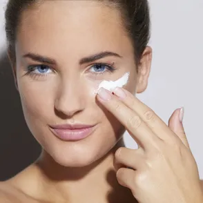 Lifting-Effekt in nur 5 Minuten: Neuartige Creme gegen Falten