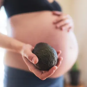Avocado in Schwangerschaft & Stillzeit: Superfood oder super ungesund?