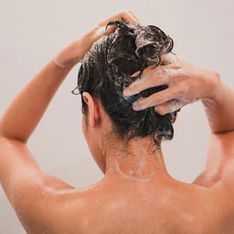 Shampoo für trockene Kopfhaut: Wichtige Tipps und die besten Produkte
