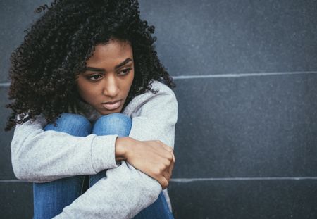 Suicide de Dinah, 14 ans : l’ado était harcelée, ses parents accusent l’école