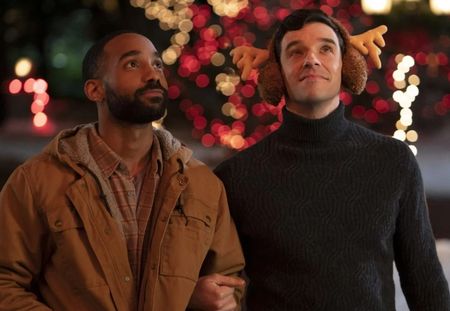 Netflix sort le premier film de Noël gay, voici pourquoi on a hâte