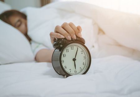 Changement d’heure : 3 astuces pour un sommeil moins perturbé par l'heure d'hiver