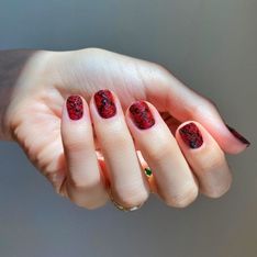 Manucure d’Halloween : des ongles effet python faciles à réaliser