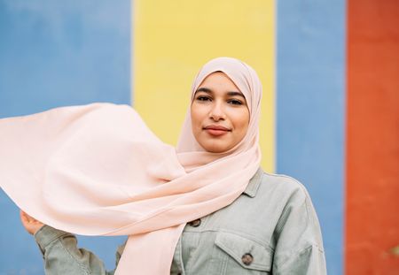 Cette campagne sur le hijab déchaîne la droite et l’extrême droite française