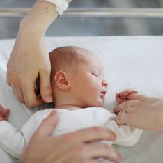 Peau à peau, présence parentale…enfin les bébés hospitalisés ne seront plus séparés de leurs parents