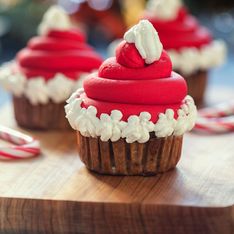 Weihnachtsmuffins: Einfaches Rezept mit süßem Santa-Topping