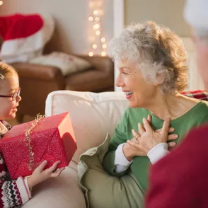 Geschenke für Oma und Opa: Die schönsten Ideen für die Großeltern
