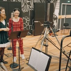 “Noël et Nous” : la tradition des chansons de Noël débarque en France