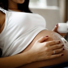 Peau fragilisée pendant la grossesse : 5 produits incontournables à utiliser