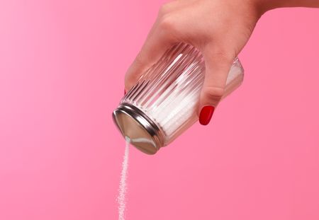 Cheveux : pourquoi devriez-vous ajouter du sucre dans votre shampoing ?