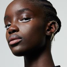 Comment porter l’eyeliner blanc, la tendance maquillage incontournable de 2022 ?