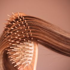 Brosse à cheveux : la bonne méthode pour la nettoyer correctement