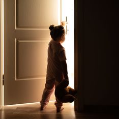 Une fillette d’à peine trois ans retrouvée seule, dans la rue, en pyjama
