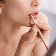 Maquillage : 4 façons d’utiliser un crayon à lèvres
