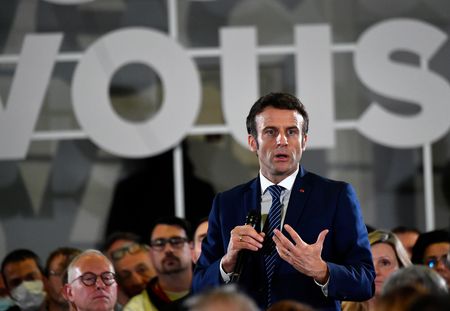 Emmanuel Macron : sa phrase sur les accusations de violence sexuelle qui fait grincer des dents