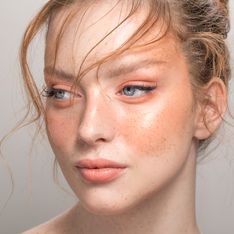 Peachy make-up : la tendance maquillage du printemps qui va à toutes les carnations