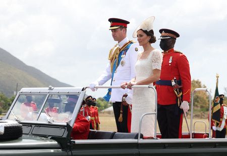 Prince William : le bel hommage qu'il a rendu à Elizabeth II et au prince Philip pendant sa tournée royale