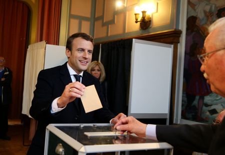 Emmanuel Macron au second tour de la Présidentielle 2022 : on sait pour qui il a voté en 2002