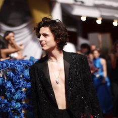 Oscars 2022 : Timothée Chalamet fait sensation en s'affichant torse nu sur le tapis rouge