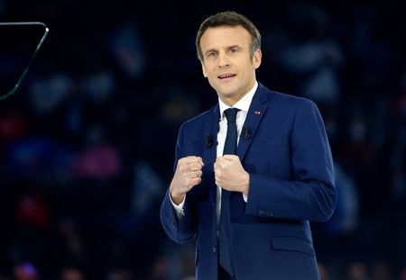 Emmanuel Macron : son tendre message à Brigitte Macron lors de son meeting