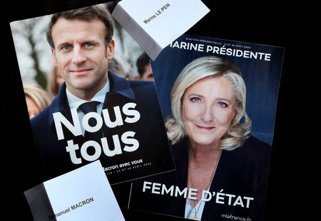 Présidentielle 2022 : que proposent Emmanuel Macron et Marine Le Pen pour les familles ?