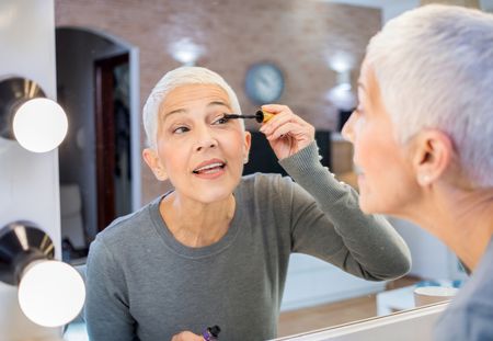 Bien se maquiller après 60 ans, les conseils d'une experte