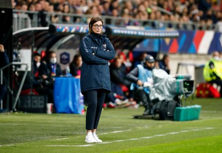 Euro de foot féminin 2022 : Corinne Diacre, la patronne tout terrain du foot