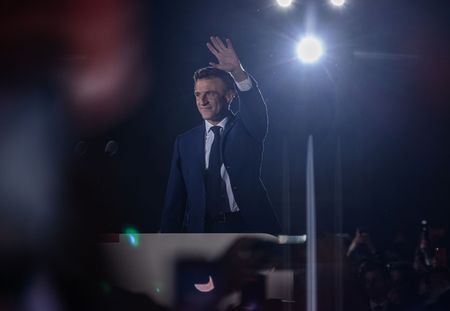 Macron réélu : ce geste qu’il a eu à l’égard des personnels de l’Elysée