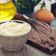 Connaissez-vous l'astuce du torchon de Philippe Etchebest pour une mayonnaise inratable ?