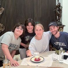Céline Dion : la chanteuse publie une photo, entourée de ses trois fils, pour la fête des Mères