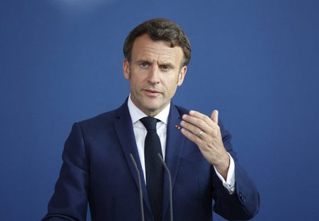 Emmanuel Macron : un célèbre animateur approché pour les législatives