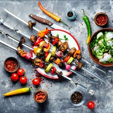 Salades, barbecue et plancha : faites le plein de recettes gourmandes avec les nouveaux livres Marmiton !