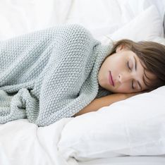 Erholsam schlafen: Können Nackenstützkissen dabei helfen?