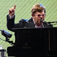 Elton John en fauteuil roulant : sa grosse mise au point sur sa santé