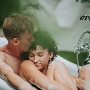 Sex in der Badewanne: Die besten Tipps für noch mehr Spaß