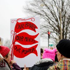 Droit à l'avortement révoqué aux USA : Je suis horrifiée, j'ai honte de mon pays témoigne Alice