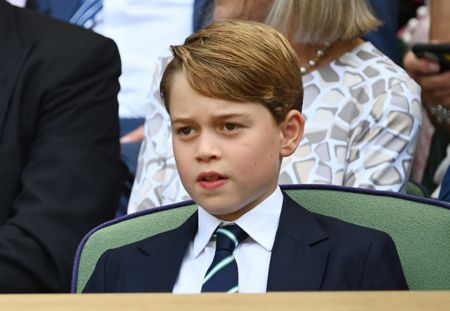 Le prince George époustouflé : il n'en mène pas large face à Novak Djokovic et son trophée
