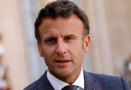 “Mais vous rigolez ou quoi?” : Emmanuel Macron choqué par la question de Caroline Roux