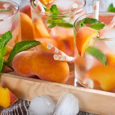 Feierabend-Drink: Spritzige Pfirsich-Bowle für laue Sommernächte