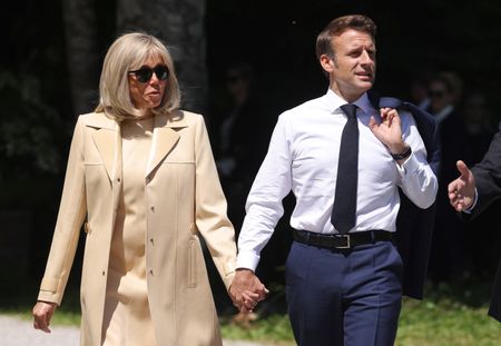 Emmanuel et Brigitte Macron : leurs vacances agacent les touristes