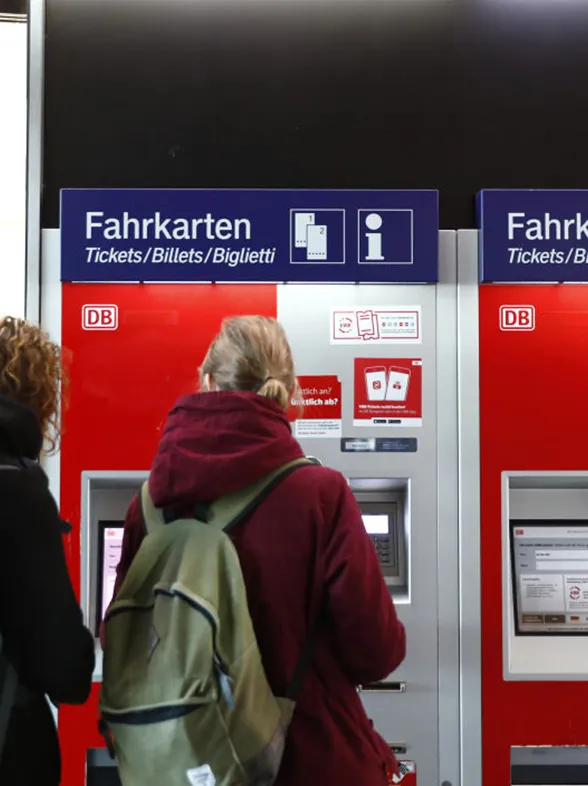 9-Euro-Ticket: Christian Lindner kündigt Nachfolger an!
