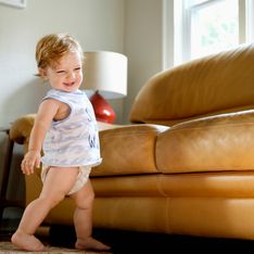Sicher Laufen lernen: Tipps und Tricks für Babys erste Schritte