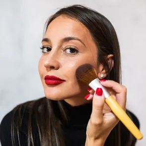 Rouge auftragen: Nur Beauty-Profis kennen diese beiden Tricks