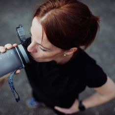 Trinkflasche reinigen: So haben Bakterien & Keime keine Chance