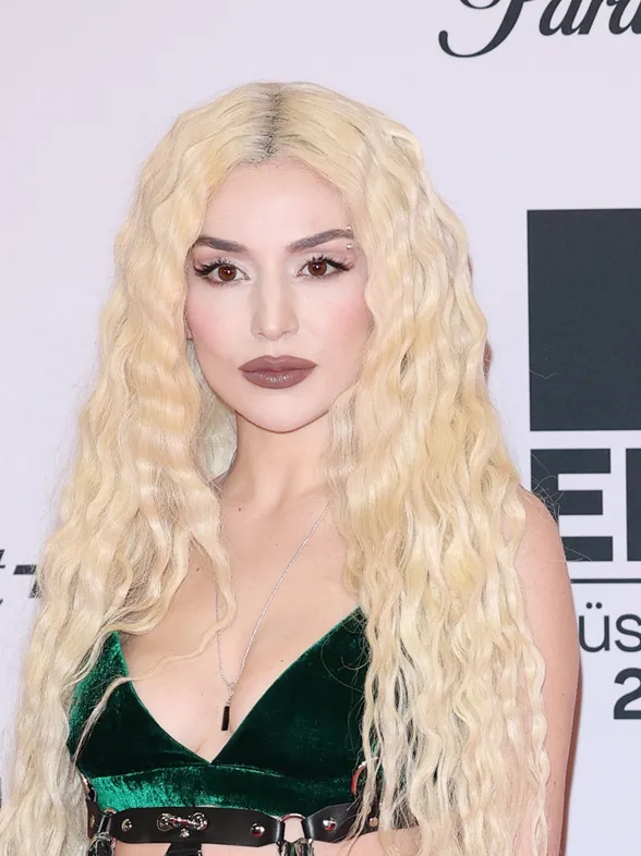 Haarfarben-Trend: Targaryen Blond ist im Winter 2022 voll angesagt