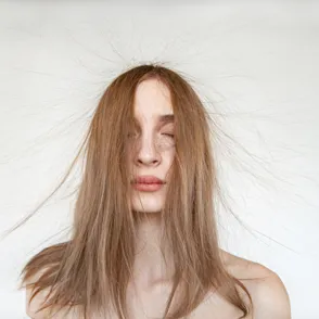 Feine Haare? Dann ist Barely There Hair der beste Frisurentrend für dich