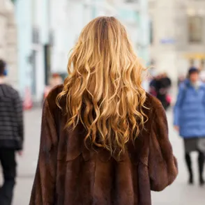 Tolles Volumen dank U-Shape-Cut: So schön ist der Frisuren-Trend